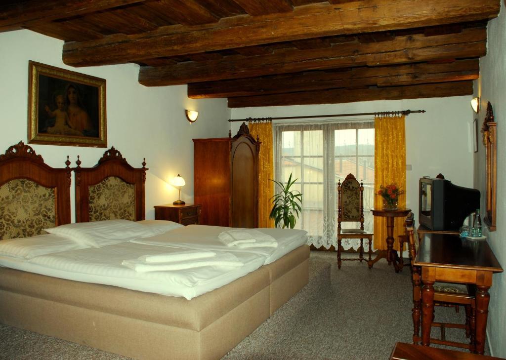 Hotel Zlaty Kohout Млада-Болеслав Номер фото