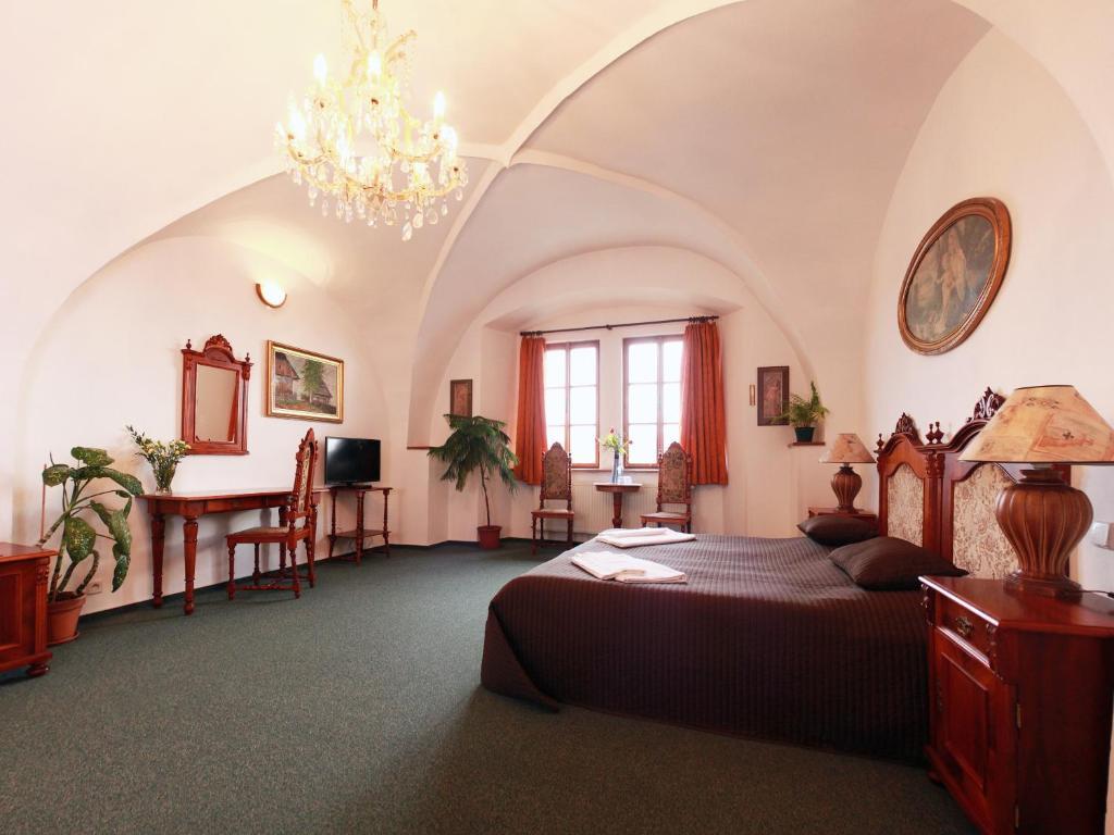 Hotel Zlaty Kohout Млада-Болеслав Экстерьер фото
