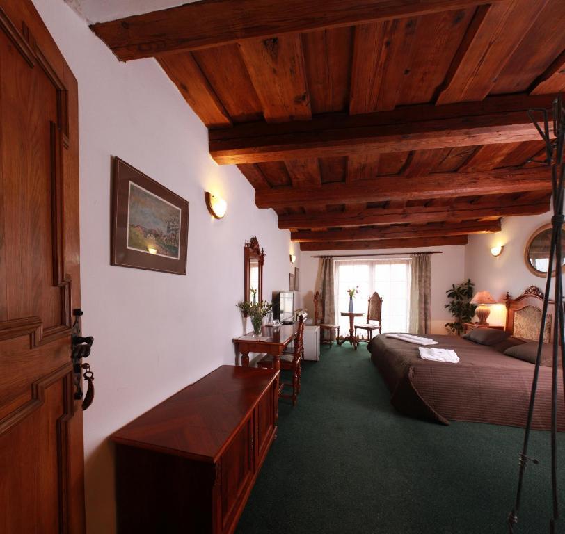 Hotel Zlaty Kohout Млада-Болеслав Экстерьер фото